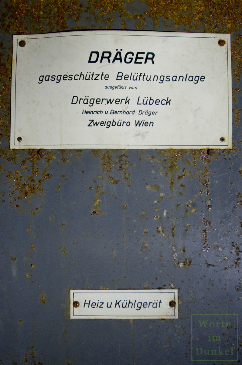 Herstellerschild des Drägerwerks Lübeck, Zweigstelle Wien