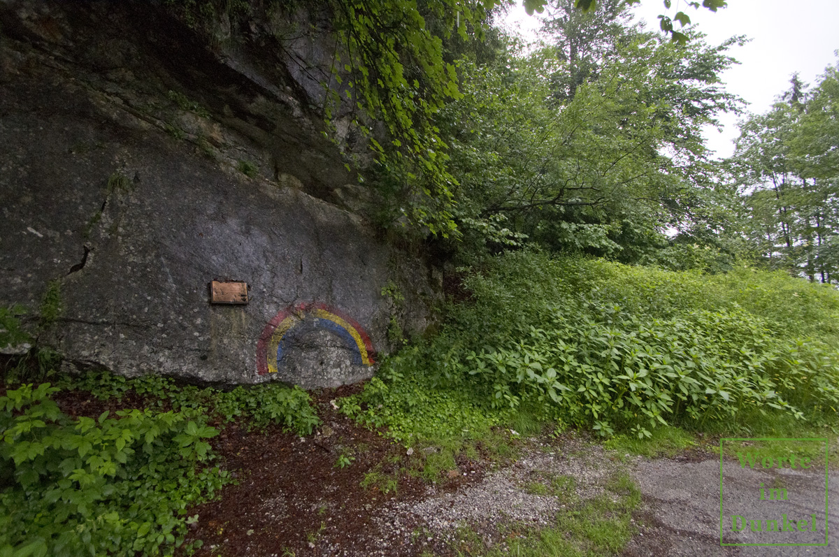 Der Regenbogen der 42nd Rainbow Division vor der Lamprechtshöhle