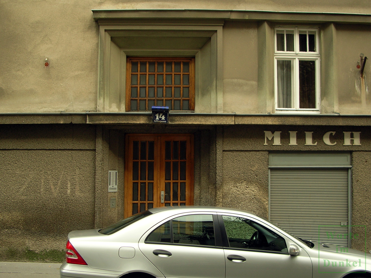 Ehemalige Zivil-Markierung in der Wiener Alliogasse. Mittlerweile verschwand sie im Zuge einer Fassadenrenovierung.